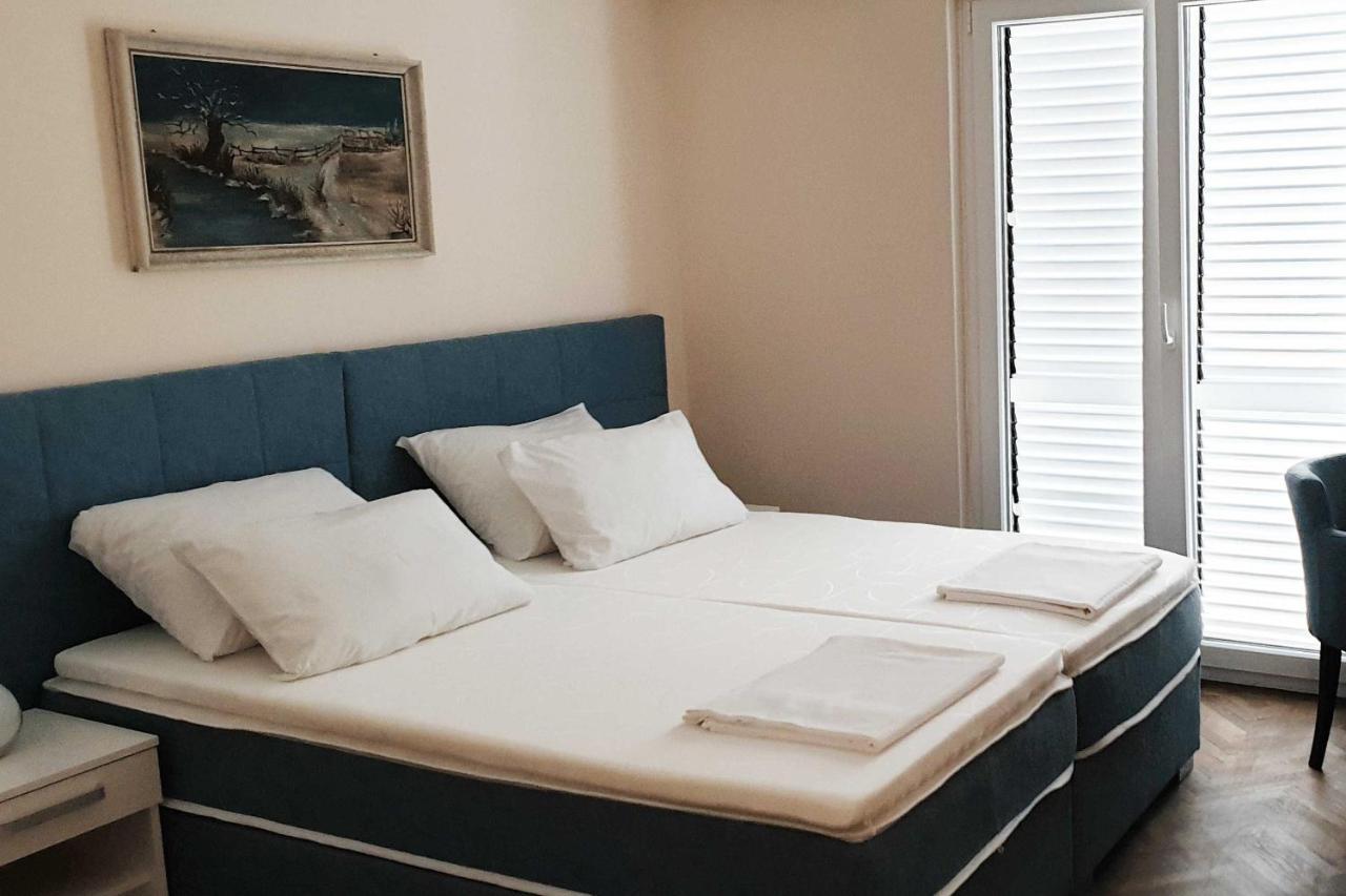 Apartments And Rooms With Parking Space Hvar - 15378 Хвар Екстер'єр фото