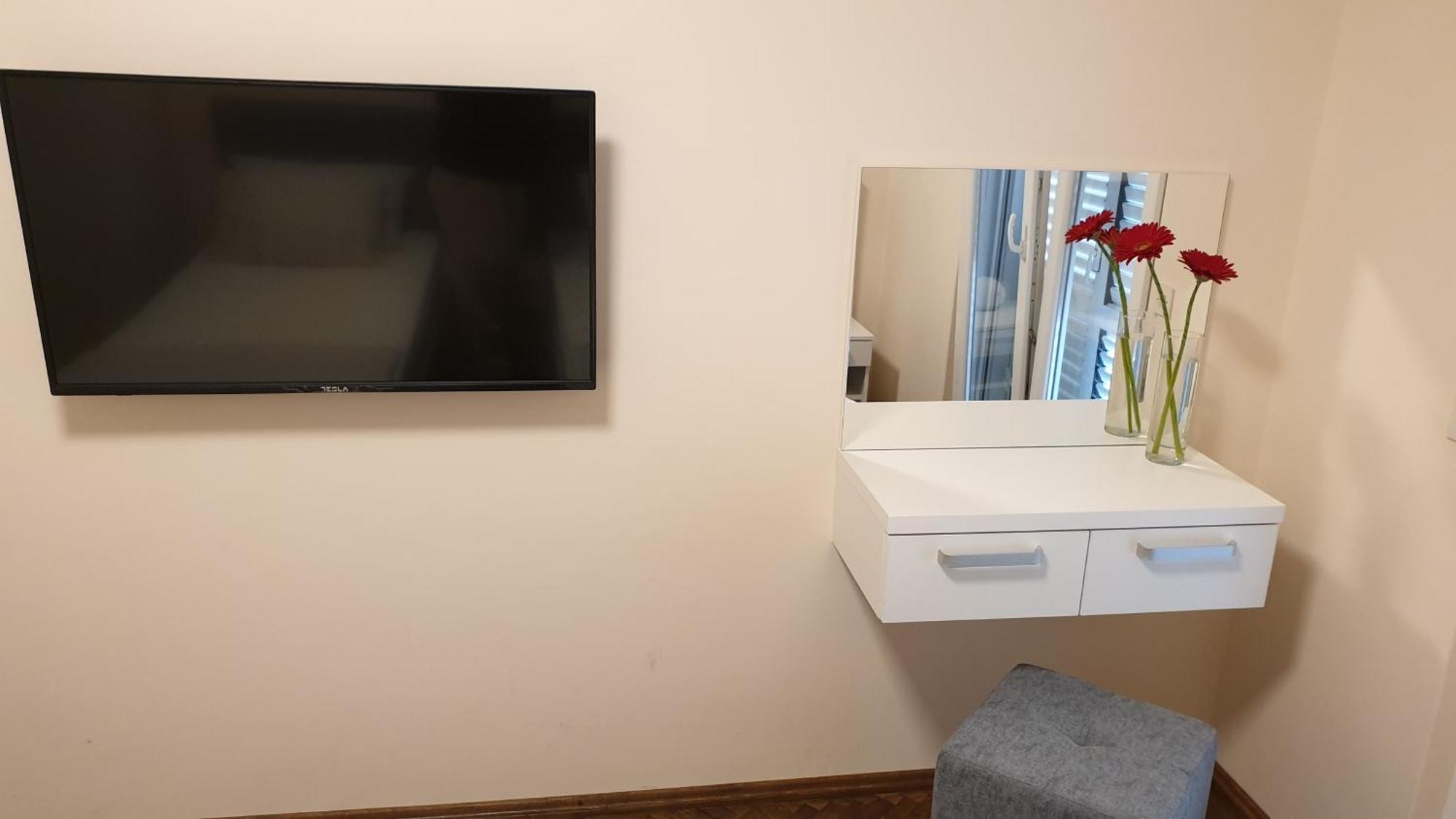 Apartments And Rooms With Parking Space Hvar - 15378 Хвар Номер фото