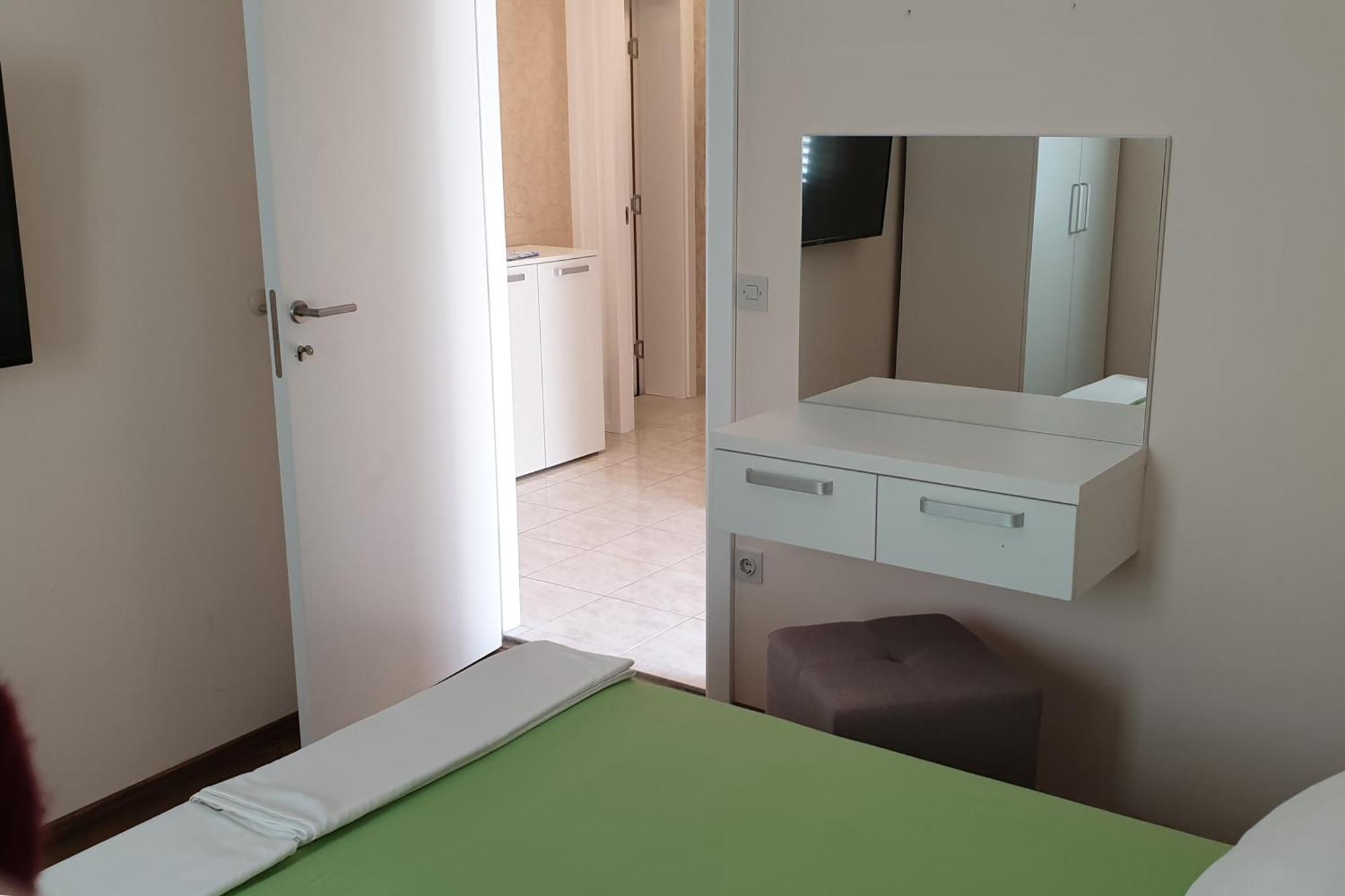 Apartments And Rooms With Parking Space Hvar - 15378 Хвар Номер фото