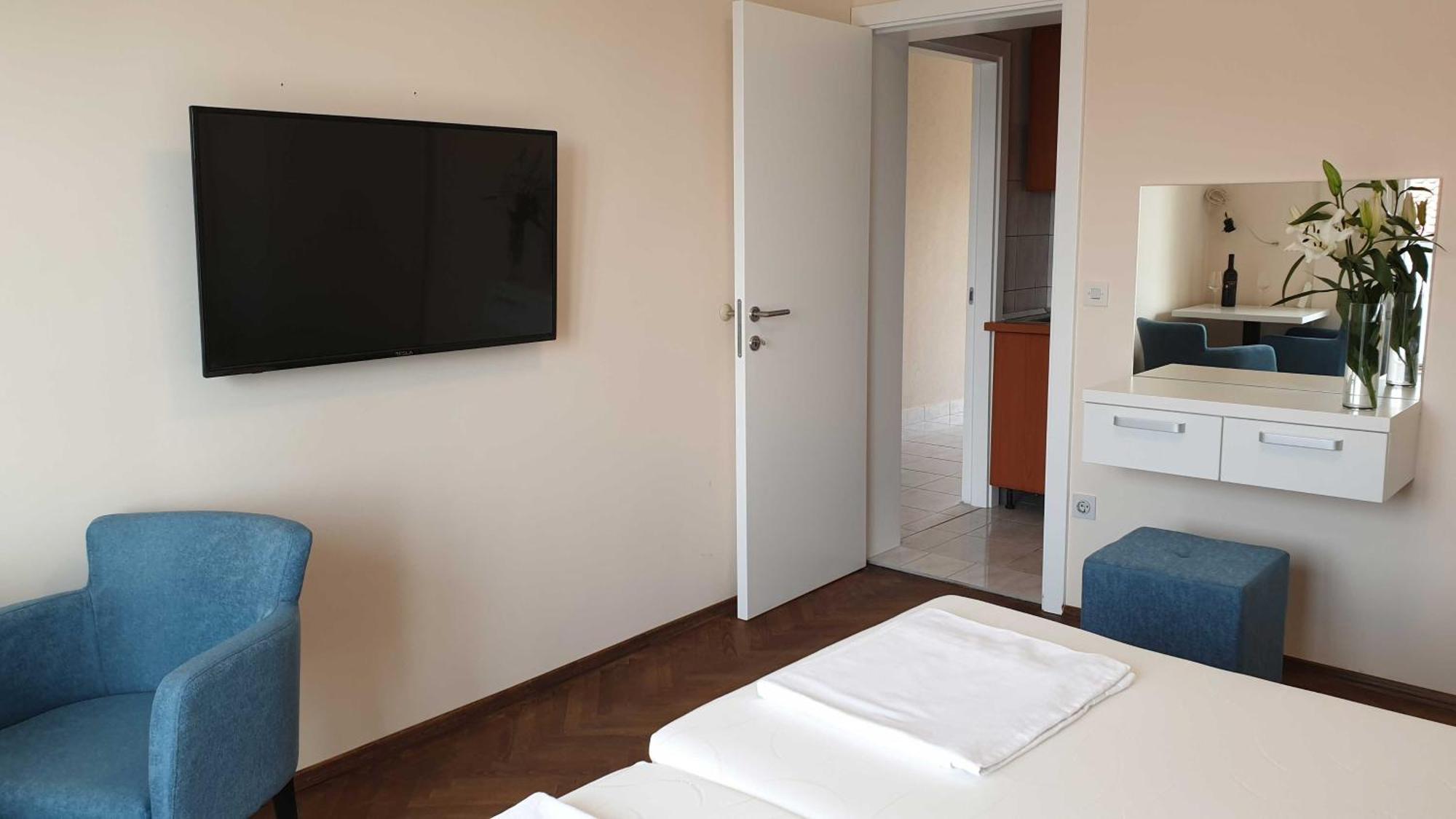 Apartments And Rooms With Parking Space Hvar - 15378 Хвар Номер фото